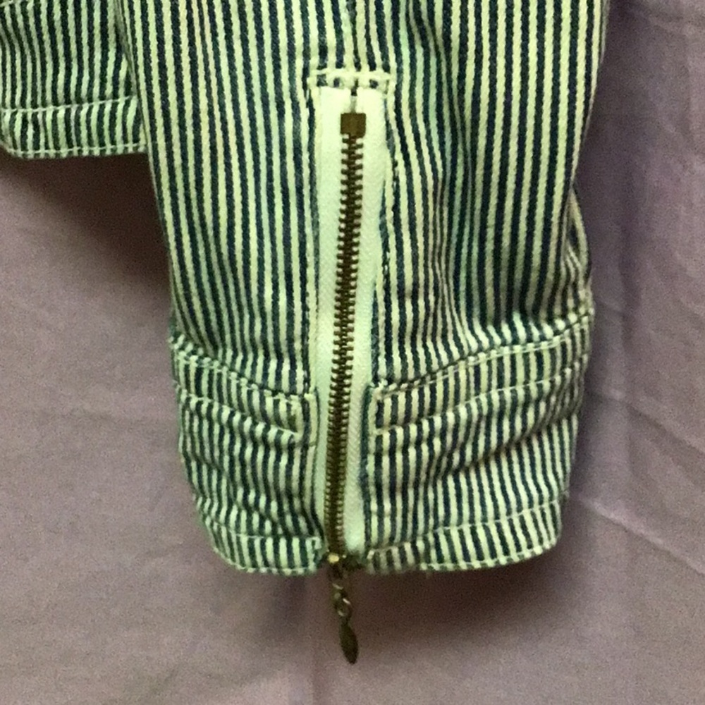 DONATED⚡️LIVE A LITTLE⚡️❣️Seersucker Zip Jacket - Picture 3 of 7